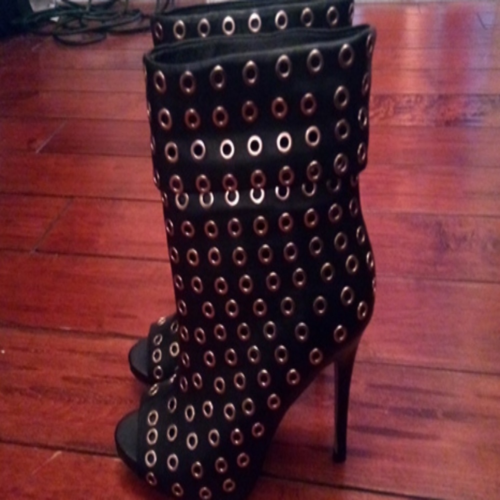Beautiful brand new shoes with studs